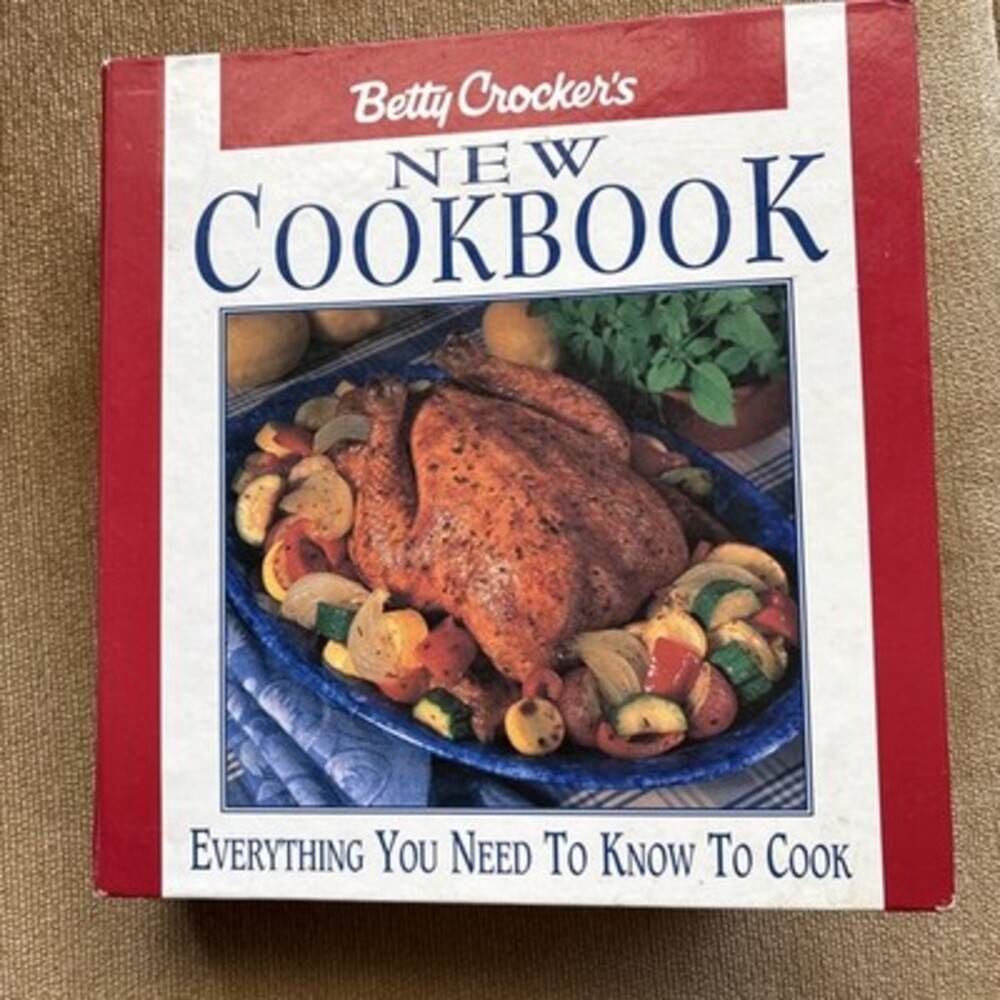 1996 Betty Crockers New Cook Book 8th Edi 5 Ring Binder Cookbook Baking Cooking